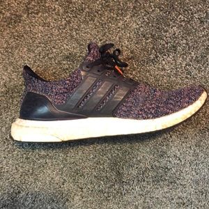 Adidas Ultra Boost Slightly worn, little damage.